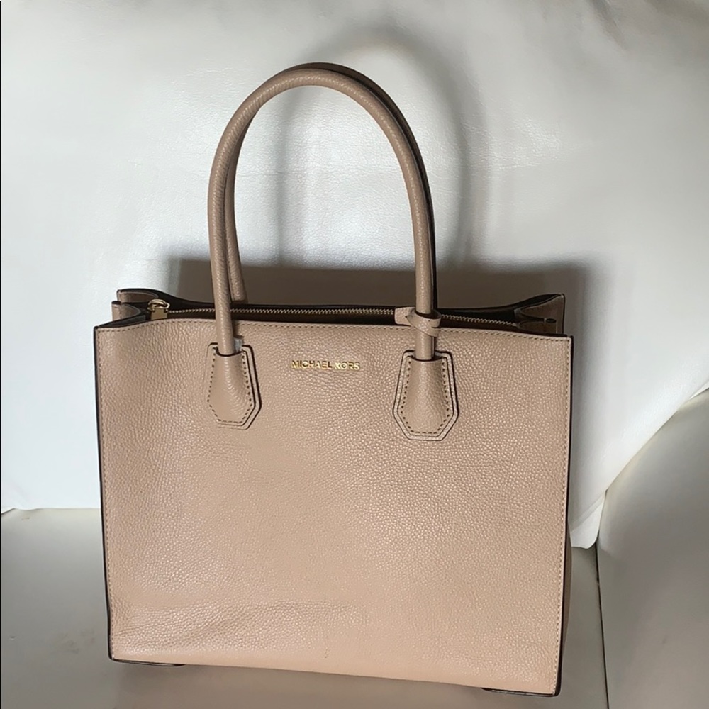 Michael Kors tan handbag